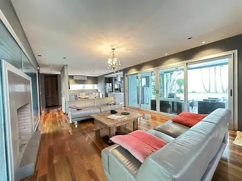 VENTA CASA 6 AMBIENTES BERNAL