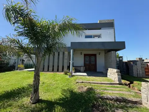 Casa venta 2 dormitorios altos Los Talas Berisso