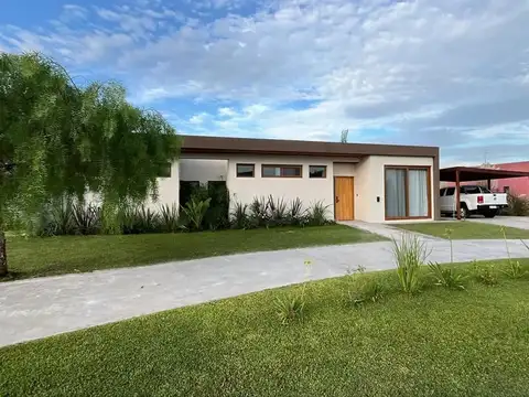 Casa 5 ambientes con 3 baños