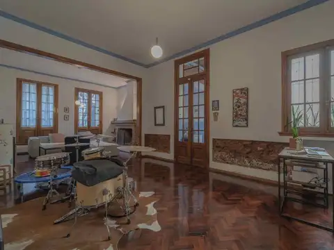 Casa 5 ambientes con 2 baños