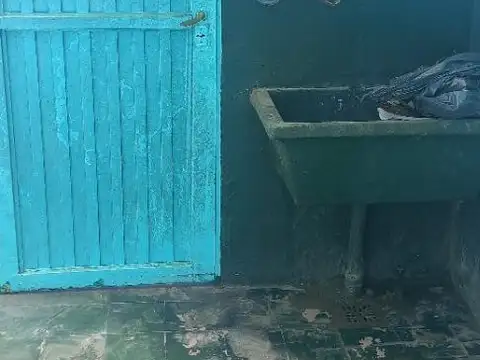 Departamento  planta baja con patio y terraza a refaccionar