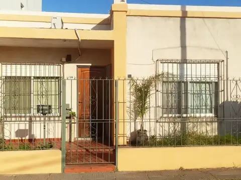 casa en en excelente estado en Hurlingham!!!