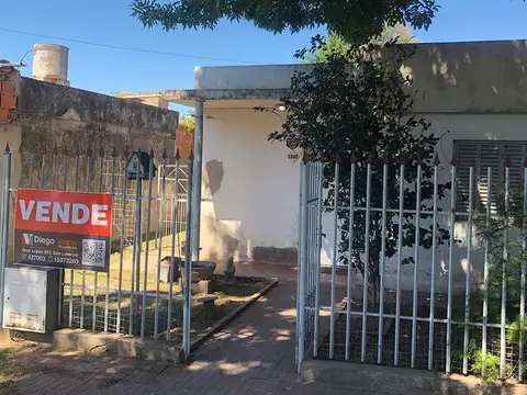 OPORTUNIDAD INVERSIÓN, casa a reciclar en Granadero Baigorria
