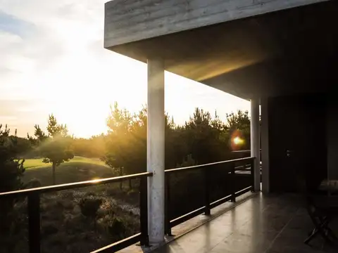 Casa 5 ambientes con 4 baños