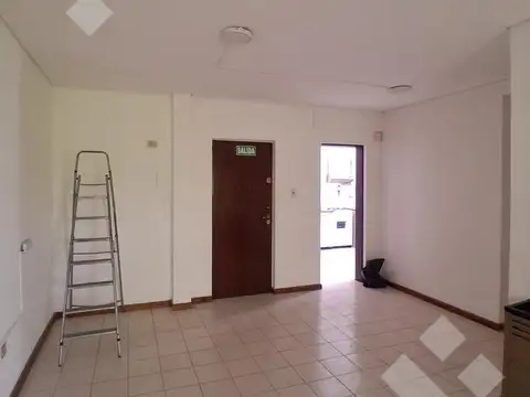 Oficina 4 ambientes con 1 baño