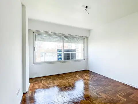 Av. Libertador al 1300 entre  Gral. Justo José de Urquiza y Gdor. Valentín Vergara