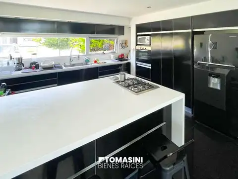 Casa 5 ambientes con 3 baños