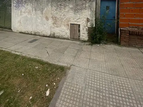 CASA DE 3 AMBIENTES A REFACCIONAR EN VENTA - CASTELAR NORTE