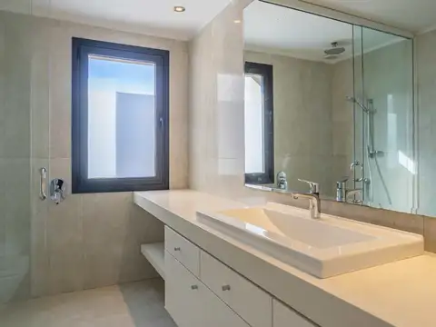 Casa en Alquiler en Carrasco Norte, USD 6.800