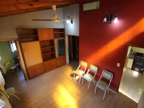 Casa 6 ambientes con 2 baños