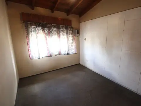 OPORTUNIDAD VENTA CASA  6 AMBIENTES MULTIFAMILIAR COCHERA PATIO