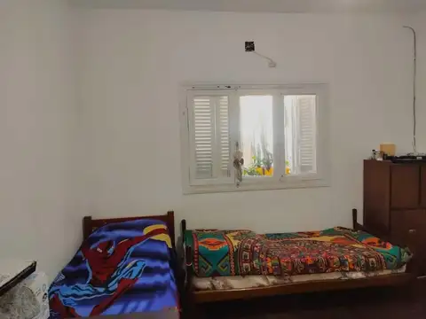 Sarmiento 4100, interna planta alta, un dormitorio.