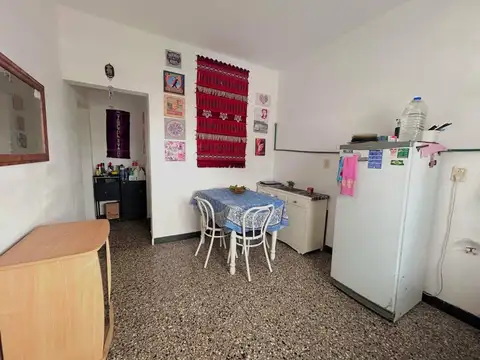 Sarmiento 4100, interna planta alta, un dormitorio.