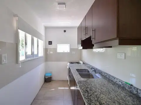 Casa 6 ambientes con 1 baño