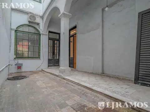 Oficina en Alquiler con 1 cochera