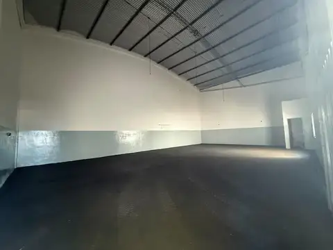 Galpon con oficina  sobre  recta martinolli
