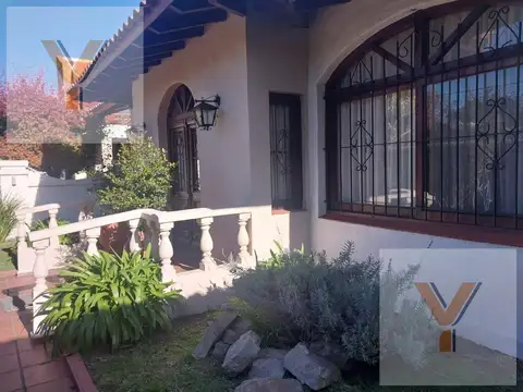 Casa 5 ambientes con 4 baños