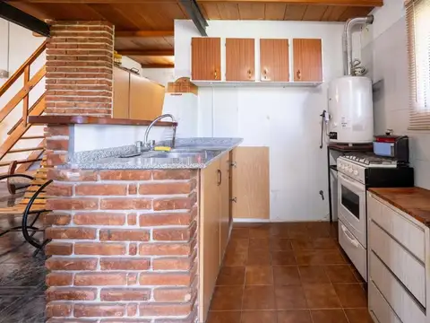 CASA EN VENTA EN GENERAL LAGOS CON PILETA