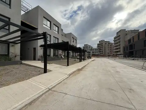 Av. de los Lagos  al 2100