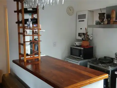 DEPARTAMENTO 2 AMB. AMPLIO X ESCALERA RECICLADO A NUEVO.