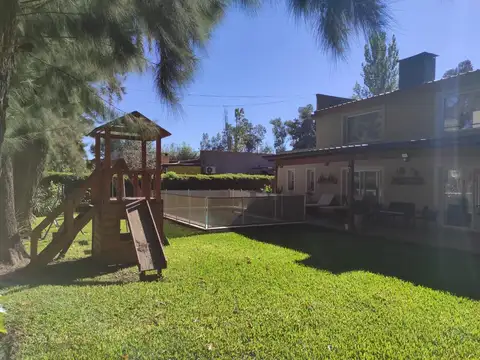 Casa en Venta con 6 cocheras