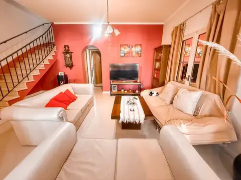 VENTA  CASA DE DISEÑO UNICO CIUDAD DE MENDOZA