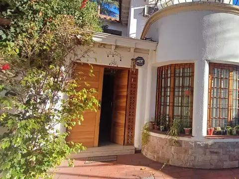 VENTA  CASA DE DISEÑO UNICO CIUDAD DE MENDOZA