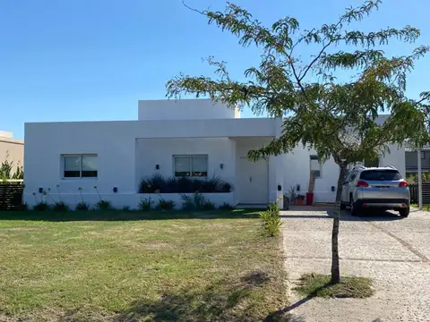 Casa en Venta en El Canton - Norte, USD 230.000