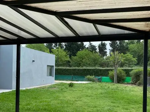 Casa 4 ambientes con 2 baños