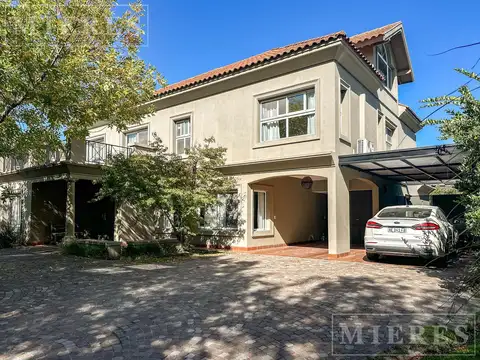 Casa 6 ambientes con 3 baños
