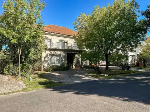 Casa en venta en Barrio Laguna del Sol