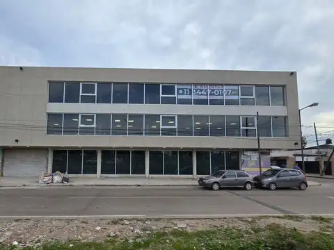 Alquiler de 2 Pisos de OFICINAS 1 er  y 2 do piso plantas Libres en Belen De Escobar