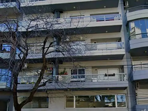 EN VENTA COCHERA CUBIERTA EN FLORESTA