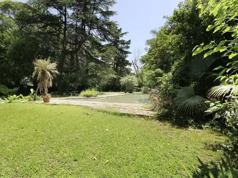 VENTA CASAQUINTA - MORENO - PARQUE - PISCINA - QUINCHO - PARRILLA - PERMUTA - OPORTUNIDAD!