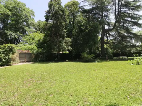 Casa 8 ambientes con 4 baños