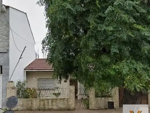 Casa en venta - 3 Dormitorios 2 Baños - Cocheras - 233Mts2 - López Gomara, Mar del Plata