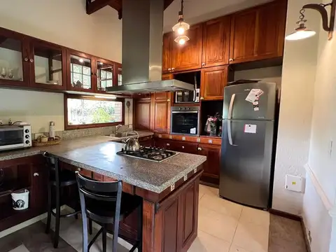 VENDE EXCEPCIONAL CASA EN LA MELINCA