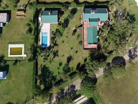 Casa 14 ambientes con 4 baños