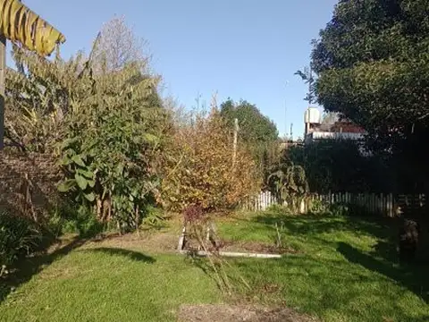 CASA 3 AMBIENTES EN ESQUINA , LA CAPILLA FCIO,VARELA