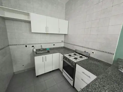 Depto Tipo Casa en Alquiler en Lanus Oeste, $ 700.000