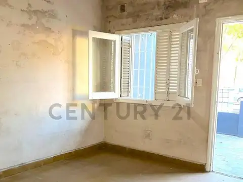Casa 7 ambientes con 2 baños