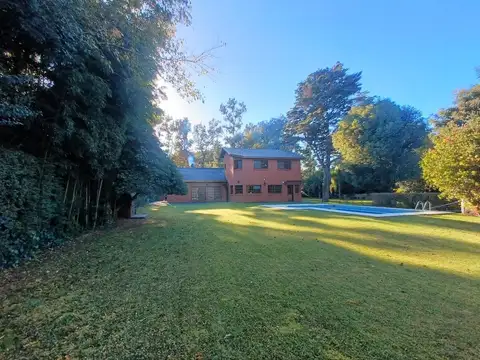 Casa en Venta con 2 cocheras