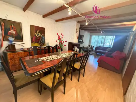 VENTA EXCELENTE CASA 4 AMBIENTES, GARAGE, JARDIN , QUINCHO Y PARRILLA