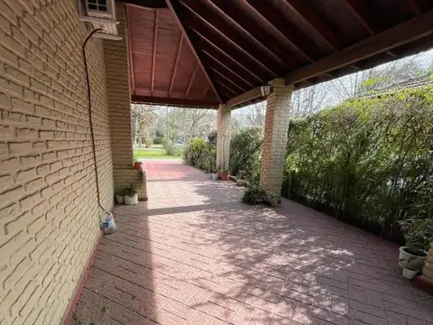 Casa en Venta con 2 cocheras