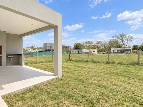 Casa en Venta en Pilar del Este - Santa Lucia, USD 220.000