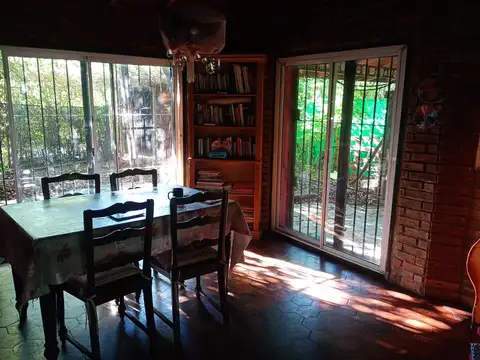 Casa en Venta con 4 cocheras