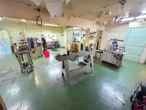 Oficina 6 ambientes con 3 baños