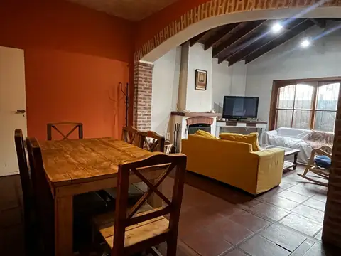 Casa en Venta con 1 cochera