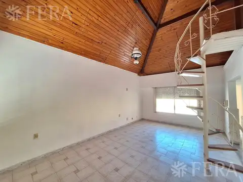 Venta casa de 3 ambientes con cochera en Lanús Este