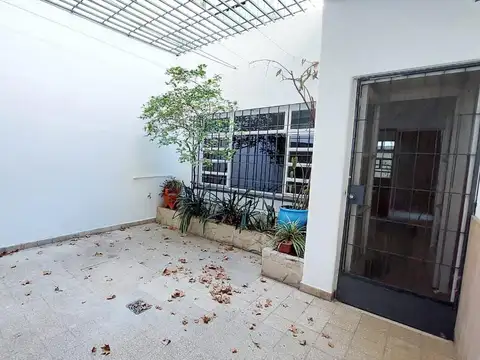 Casa en Alquiler con 1 cochera